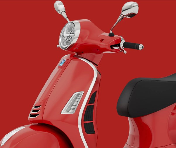 2025 Vespa GTS Super 310 HPE Red closeup