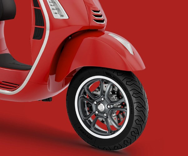 2025 Vespa GTS Super 310 HPE Red closeup 2